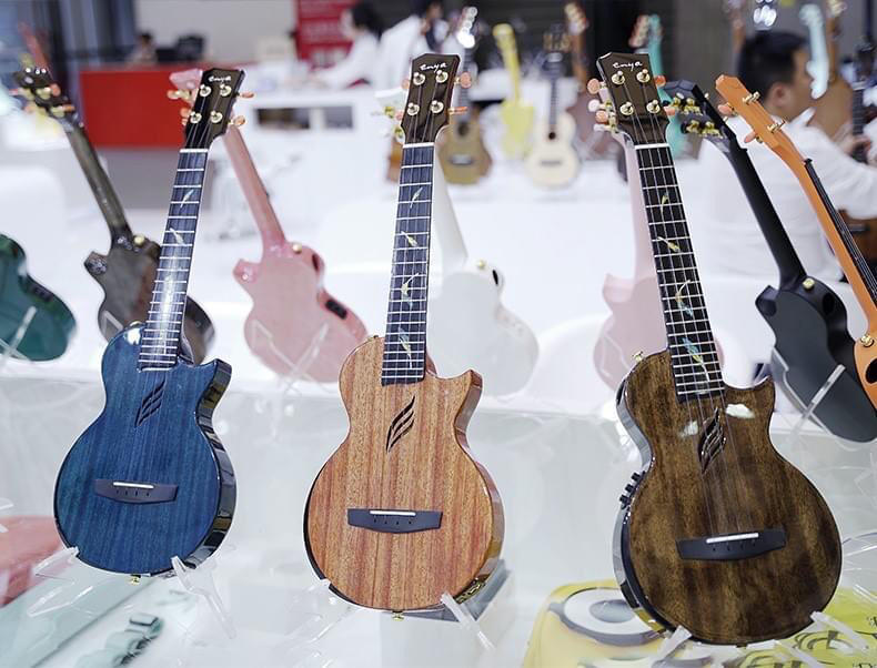 【iuke】 Enya EUT-Feather 恩雅木羽 一體成型加震26寸桃花心木全單ukulele iuke強力推薦