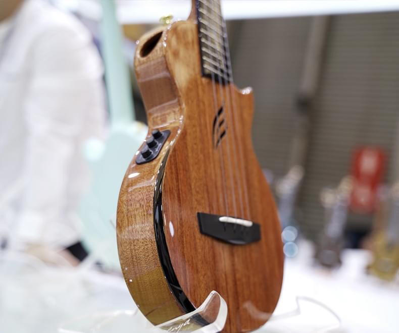 【iuke】 Enya EUT-Feather 恩雅木羽 一體成型加震26寸桃花心木全單ukulele iuke強力推薦