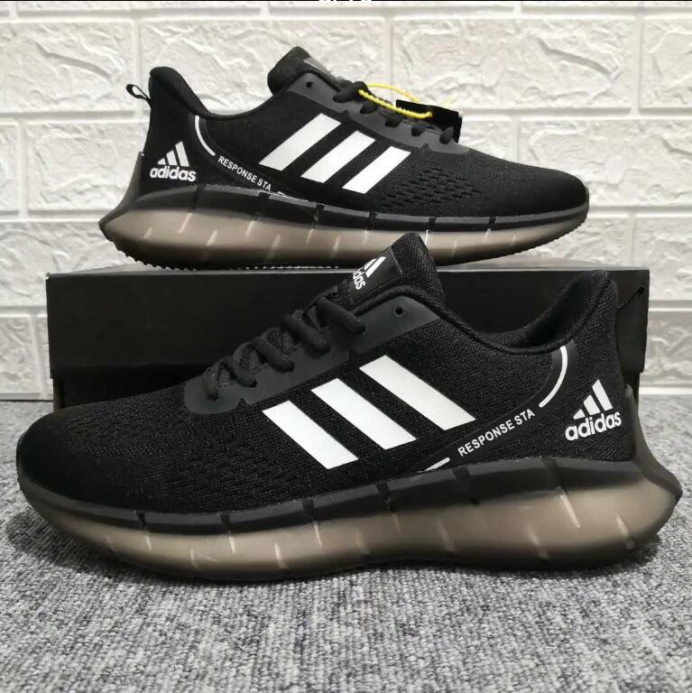 adidas boost 跑鞋