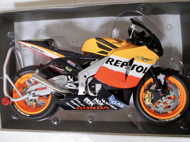 ホンダHonda RC 211VRepsol MotoGPミニチャンプス1/6 ミニカー 商品配